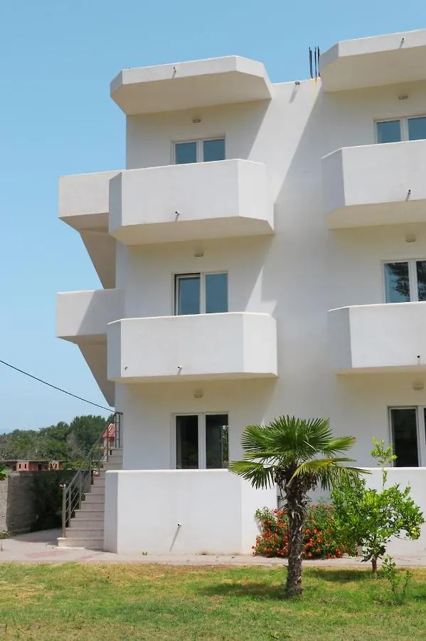 Hotel Velipoja Village